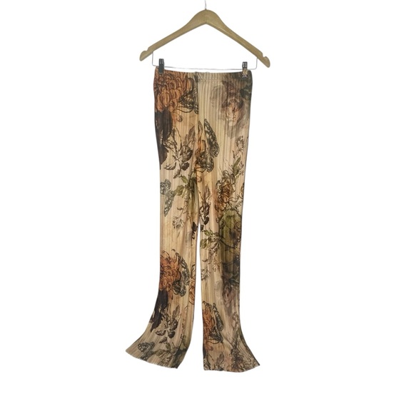 NEW PrettyLittleThing NUDE FLORAL PRINTED PLISSE MID RISE WIDE LEG PANTS 6 - Picture 6 of 13